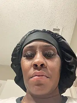 Snapshot of Foreignthababyy chatting on November 14, 6:12 am Foreignthababyy online show from November 14, 6:12 am