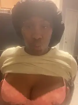 Foreignthababyy online show from January 6, 4:00 pm