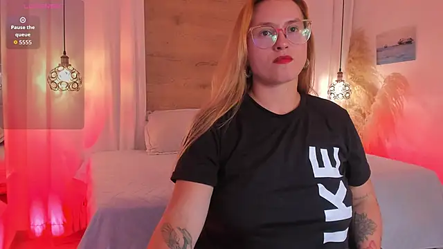 halaaa 1 online show from December 22, 7:11 pm