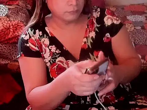 Snapshot of BEMYPROPERTYx chatting on December 19, 8:54 am BEMYPROPERTYx online show from December 19, 8:54 am