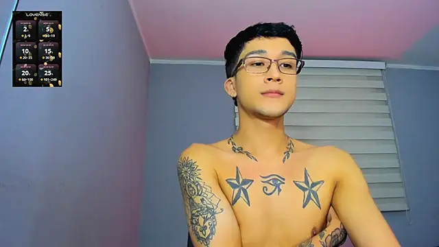 Snapshot of tom_Howard chatting on October 28, 2:48 am tom Howard online show from October 28, 2:48 am