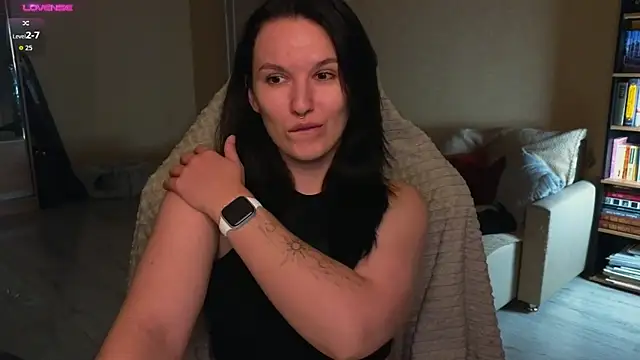 Snapshot of Val_lava chatting on August 3, 6:55 pm Val lava online show from August 3, 6:55 pm