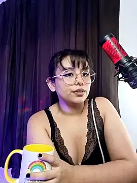 Snapshot of mary_diaz1 chatting on January 4, 8:06 am mary diaz1 online show from January 4, 8:06 am