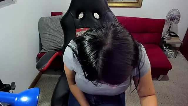 Snapshot of NicolettColin chatting on March 11, 3:05 am NicolettColin online show from March 11, 3:05 am