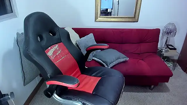 Snapshot of NicolettColin chatting on March 19, 1:43 am NicolettColin online show from March 19, 1:43 am