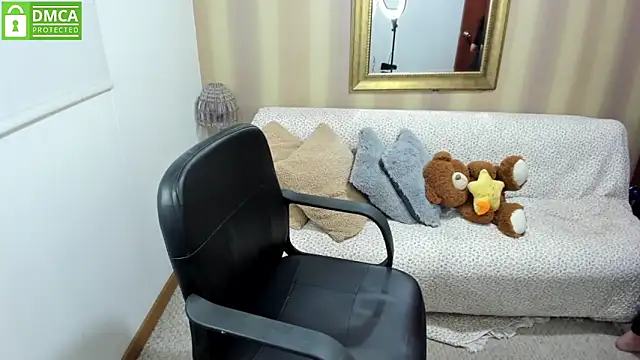 Snapshot of NicolettColin chatting on October 8, 8:39 pm NicolettColin online show from October 8, 8:39 pm