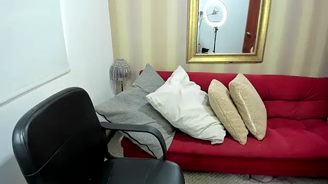 Snapshot of NicolettColin chatting on November 23, 5:13 pm NicolettColin online show from November 23, 5:13 pm