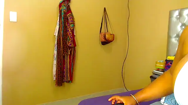 Snapshot of missboobsxx chatting on November 11, 8:20 pm missboobsxx online show from November 11, 8:20 pm