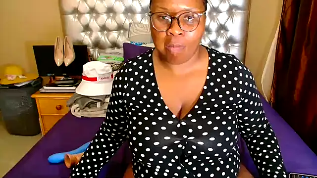 Snapshot of missboobsxx chatting on November 25, 12:49 pm missboobsxx online show from November 25, 12:49 pm