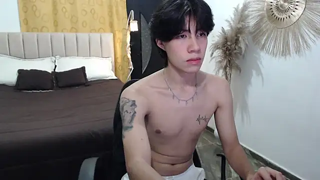 Snapshot of Elio-cam chatting on November 7, 8:14 am Elio-cam online show from November 7, 8:14 am