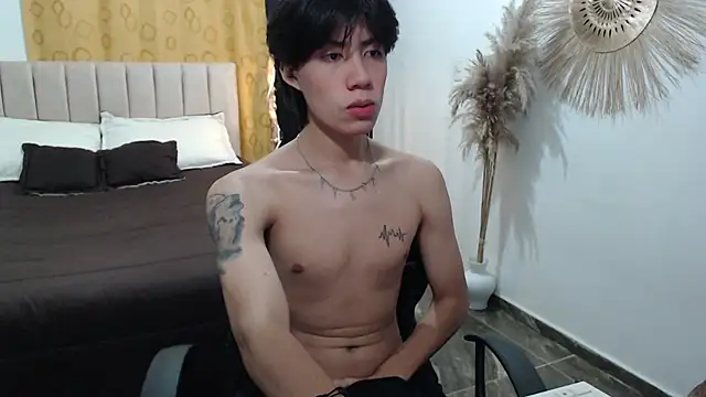 Snapshot of Elio-cam chatting on November 8, 8:47 am Elio-cam online show from November 8, 8:47 am