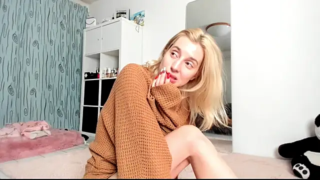 Snapshot of KenzieDawton chatting on January 9, 8:24 am KenzieDawton online show from January 9, 8:24 am