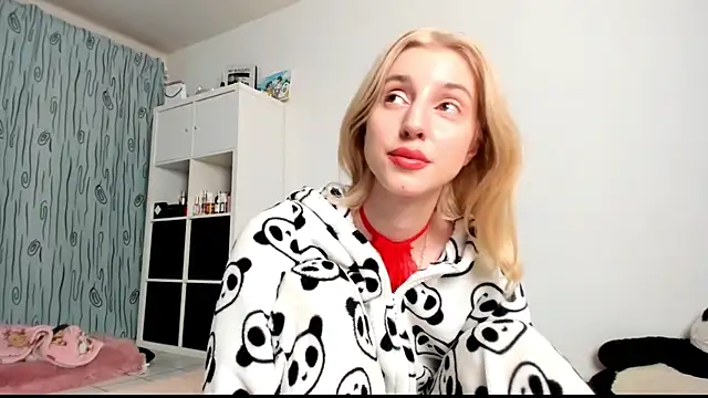 Snapshot of KenzieDawton chatting on January 26, 5:13 am KenzieDawton online show from January 26, 5:13 am