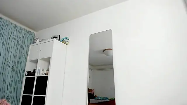 Snapshot of KenzieDawton chatting on December 14, 5:02 am KenzieDawton online show from December 14, 5:02 am