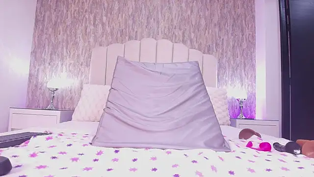 raven lilith  online show from November 12, 3:18 am