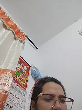 Snapshot of karlythoth@xh chatting on July 24, 2:48 pm karlythothxh online show from July 24, 2:48 pm