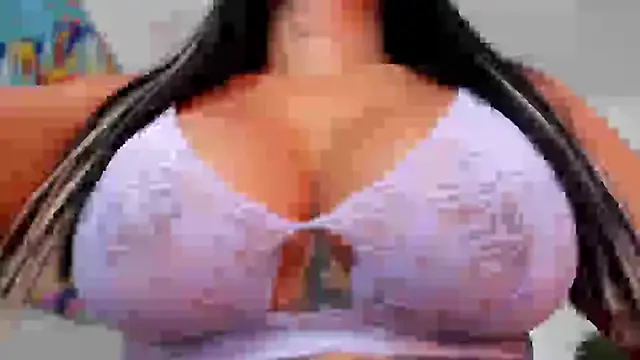 Snapshot of rosalia-04 chatting on January 10, 7:32 pm rosalia-04 online show from January 10, 7:32 pm