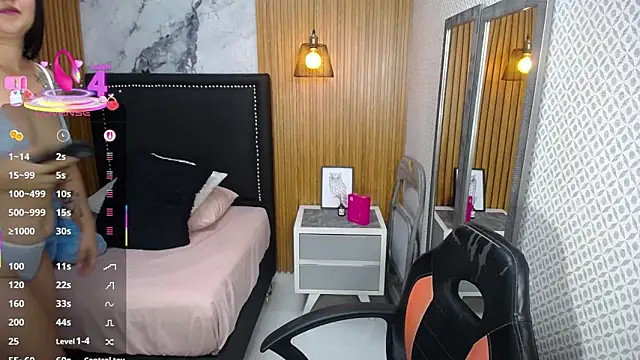 BIANCAROY1 online show from October 24, 7:10 pm