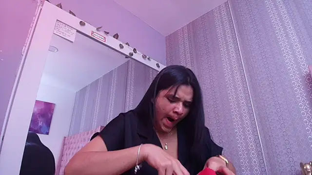 Snapshot of indi_catalina chatting on January 20, 11:56 am indi catalina online show from January 20, 11:56 am