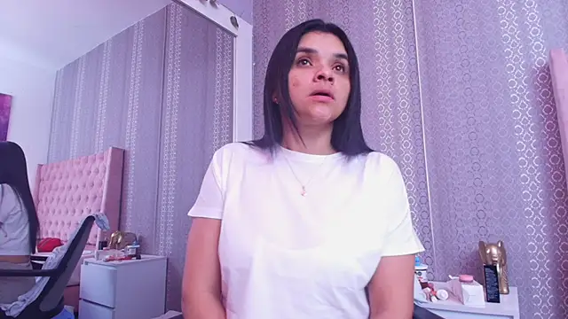 Snapshot of indi_catalina chatting on January 21, 11:56 am indi catalina online show from January 21, 11:56 am