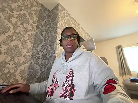 Snapshot of blacksexybeauty31 chatting on April 29, 4:33 pm blacksexybeauty31 online show from April 29, 4:33 pm