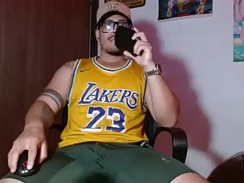 Snapshot of Danielsbigcum chatting on October 26, 6:19 am Danielsbigcum online show from October 26, 6:19 am