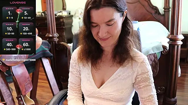 Snapshot of thornburyrose chatting on February 10, 6:03 pm thornburyrose online show from February 10, 6:03 pm