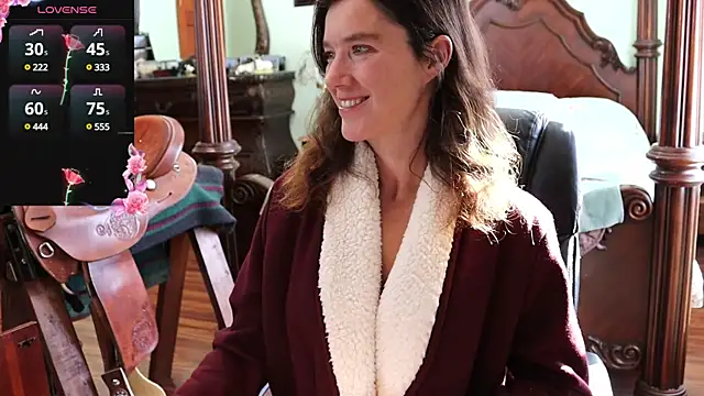 Snapshot of thornburyrose chatting on February 17, 8:26 pm thornburyrose online show from February 17, 8:26 pm