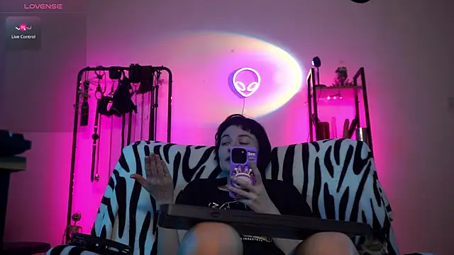 Snapshot of CyberXGoddess chatting on December 3, 2:19 am CyberXGoddess online show from December 3, 2:19 am