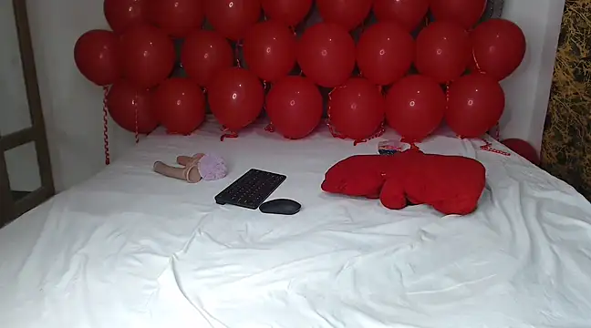 Snapshot of Naughtymis chatting on February 15, 5:50 pm Naughtymis online show from February 15, 5:50 pm