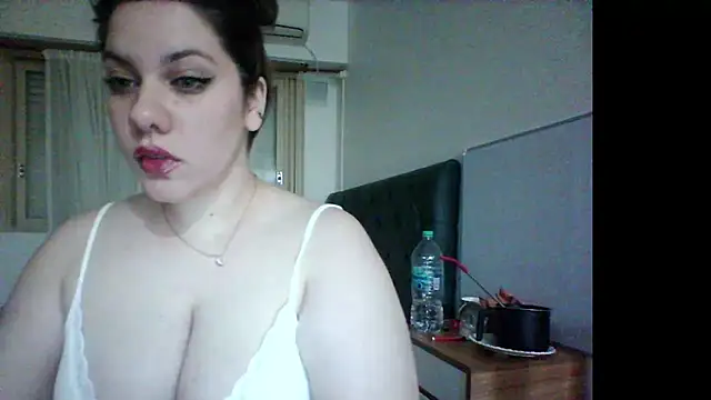 Snapshot of Janefruti chatting on January 7, 3:42 am Janefruti online show from January 7, 3:42 am