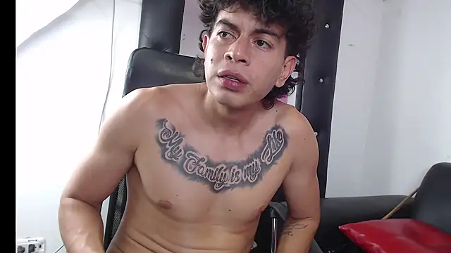 Snapshot of Strongernastyx chatting on January 11, 10:29 pm Strongernastyx online show from January 11, 10:29 pm