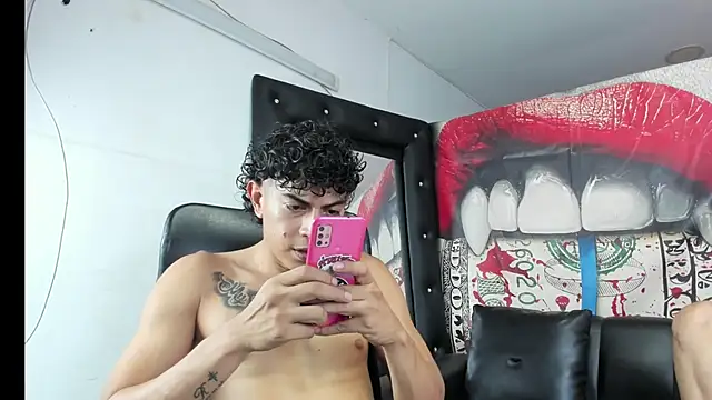 Snapshot of Strongernastyx chatting on January 24, 10:19 pm Strongernastyx online show from January 24, 10:19 pm