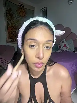 Snapshot of kiaraglam2 chatting on March 19, 5:08 am kiaraglam2 online show from March 19, 5:08 am