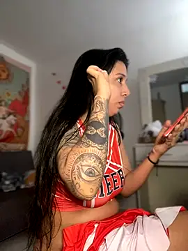 Snapshot of kiaraglam2 chatting on October 28, 2:20 pm kiaraglam2 online show from October 28, 2:20 pm