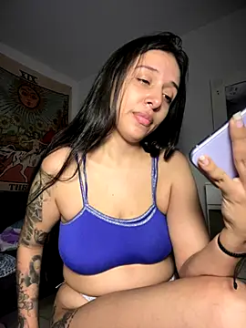 Snapshot of kiaraglam2 chatting on October 29, 5:20 am kiaraglam2 online show from October 29, 5:20 am