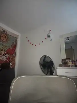 Snapshot of kiaraglam2 chatting on November 6, 1:23 pm kiaraglam2 online show from November 6, 1:23 pm