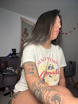 Snapshot of kiaraglam2 chatting on November 21, 1:32 pm kiaraglam2 online show from November 21, 1:32 pm