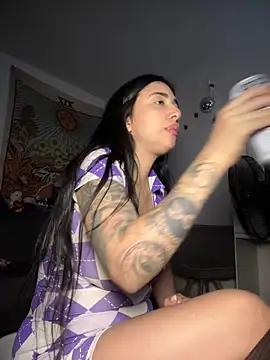 Snapshot of kiaraglam2 chatting on November 25, 1:22 pm kiaraglam2 online show from November 25, 1:22 pm