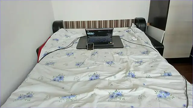 Snapshot of sweet-tinqerbell chatting on June 12, 4:55 am sweet-tinqerbell online show from June 12, 4:55 am