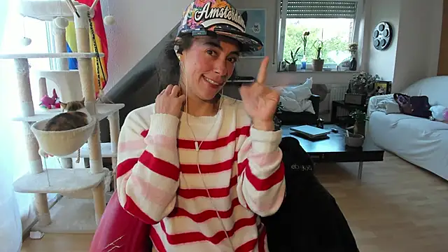 Snapshot of tinny_williams chatting on September 14, 6:23 am tinny williams online show from September 14, 6:23 am