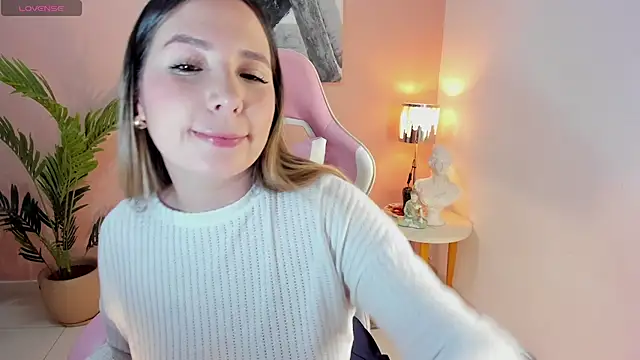 Snapshot of HannaMiller_1 chatting on December 15, 11:53 pm HannaMiller 1 online show from December 15, 11:53 pm