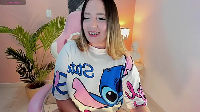 Snapshot of HannaMiller_1 chatting on February 11, 2:05 am HannaMiller 1 online show from February 11, 2:05 am