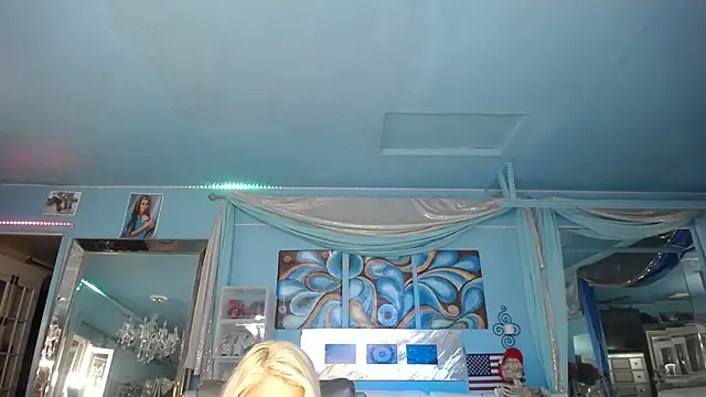 ADRIANNA FOX online show from February 22, 9:01 am