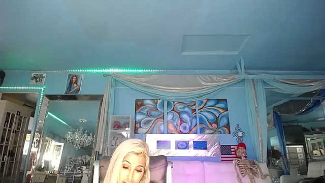 ADRIANNA FOX online show from March 4, 12:44 pm