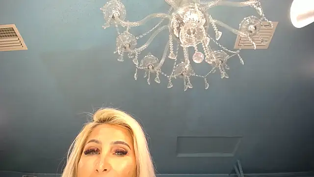 ADRIANNA FOX online show from March 18, 7:41 am