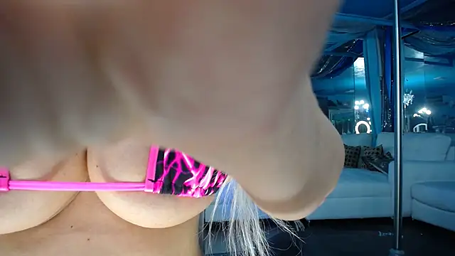 ADRIANNA FOX online show from September 27, 7:24 am