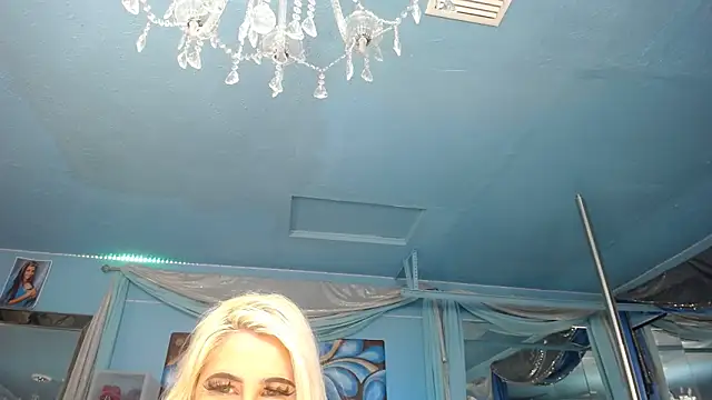 ADRIANNA FOX online show from November 19, 4:23 am