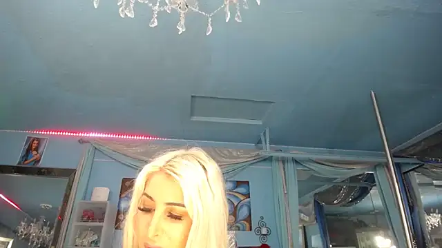 ADRIANNA FOX online show from May 2, 10:31 am