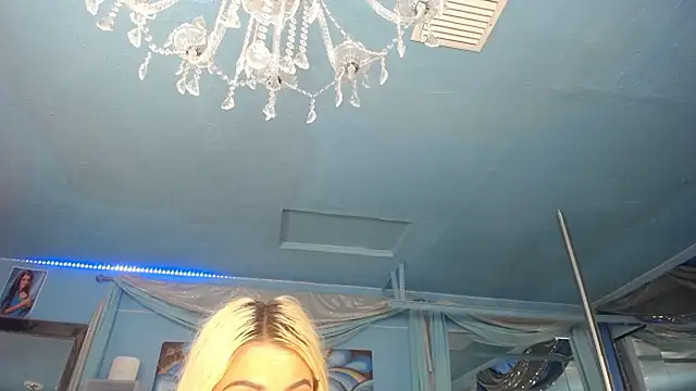 ADRIANNA FOX online show from June 12, 9:57 pm